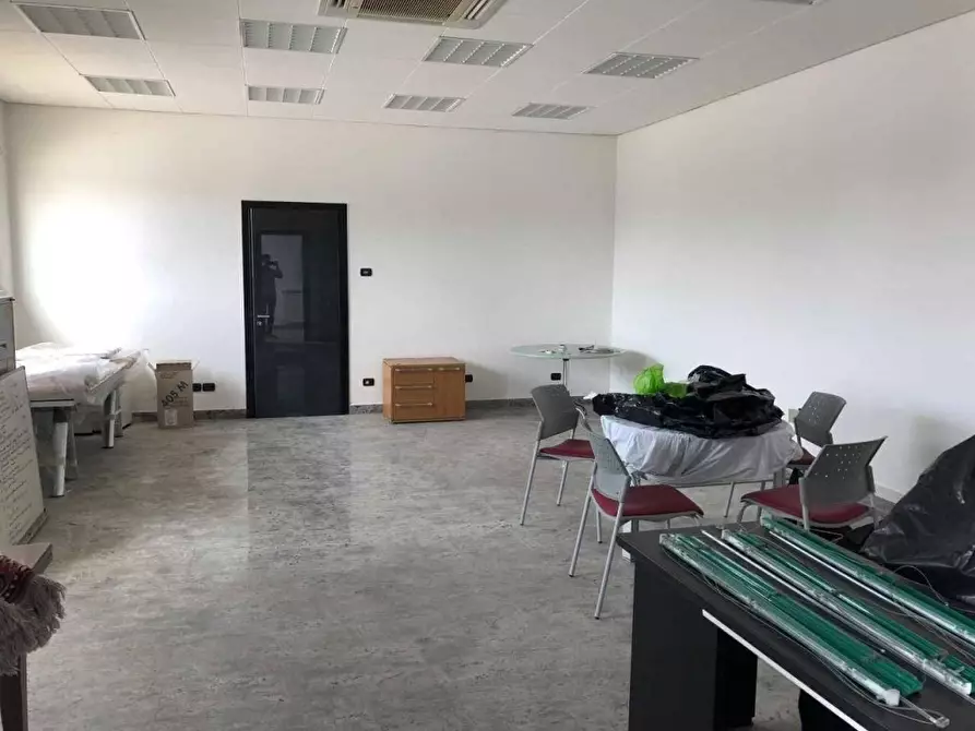 Immagine 9 di Capannone industriale in vendita  a Carrara