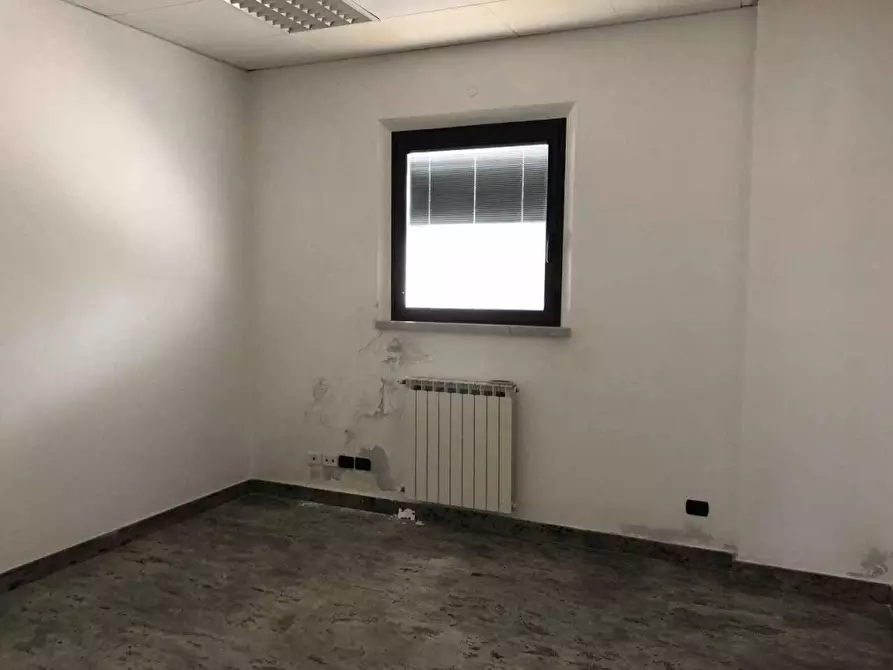 Immagine 15 di Capannone industriale in vendita  a Carrara