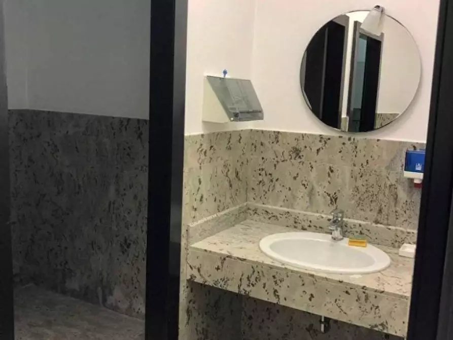 Immagine 12 di Capannone industriale in vendita  a Carrara