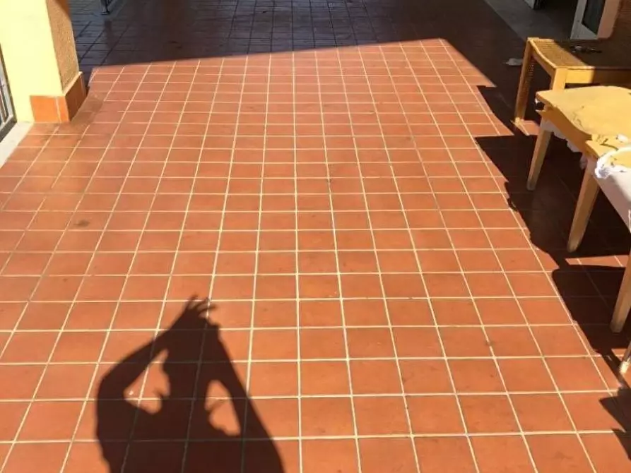 Immagine 13 di Negozio in vendita  a Aulla