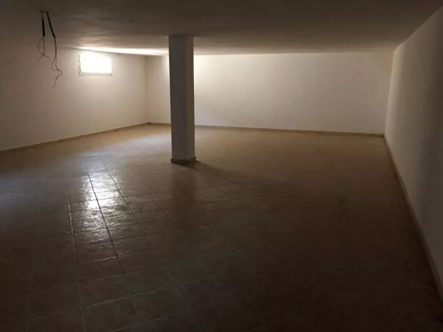 Immagine 19 di Negozio in vendita  a Aulla