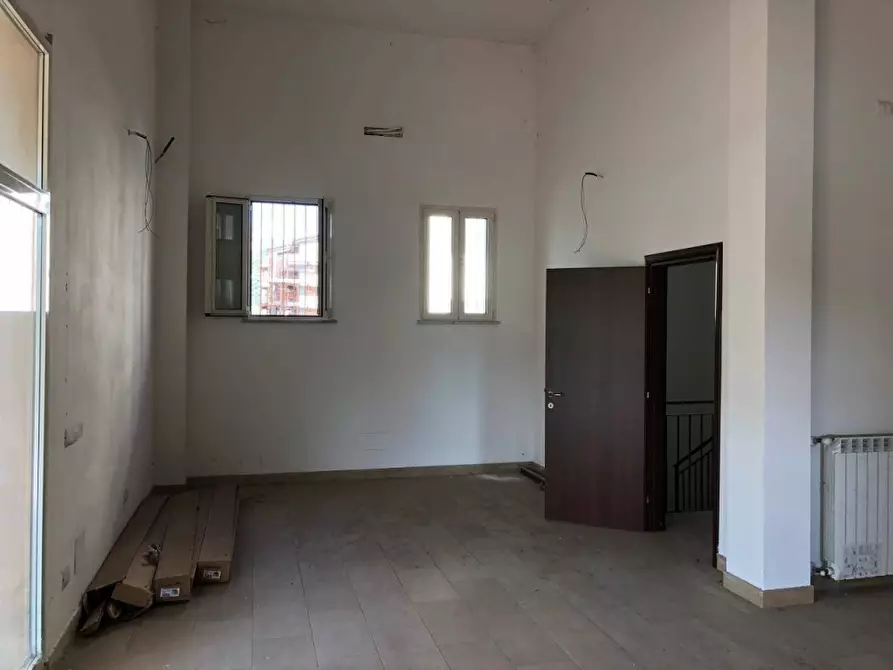 Immagine 3 di Negozio in vendita  a Aulla