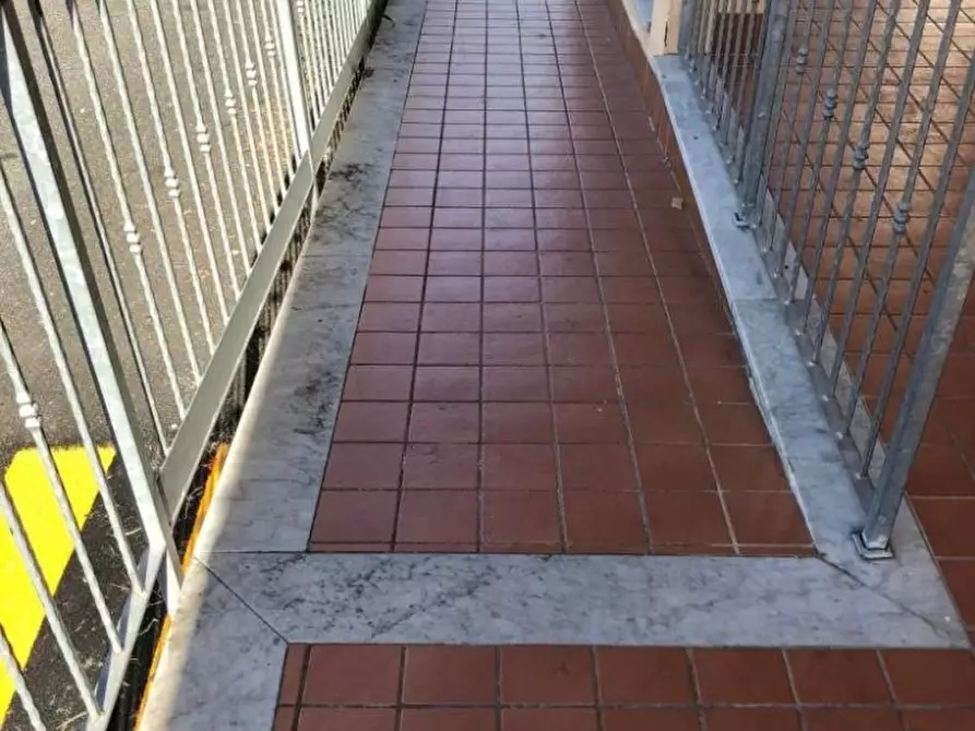 Immagine 14 di Negozio in vendita  a Aulla