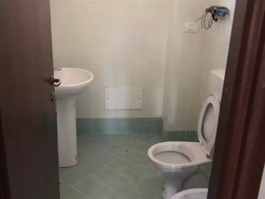 Immagine 7 di Negozio in vendita  a Aulla