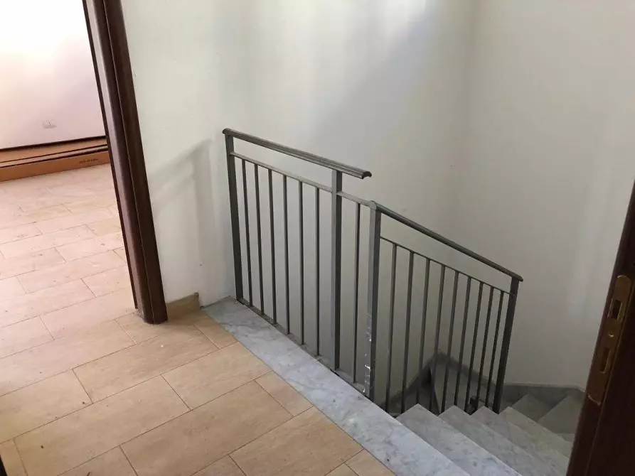 Immagine 5 di Negozio in vendita  a Aulla