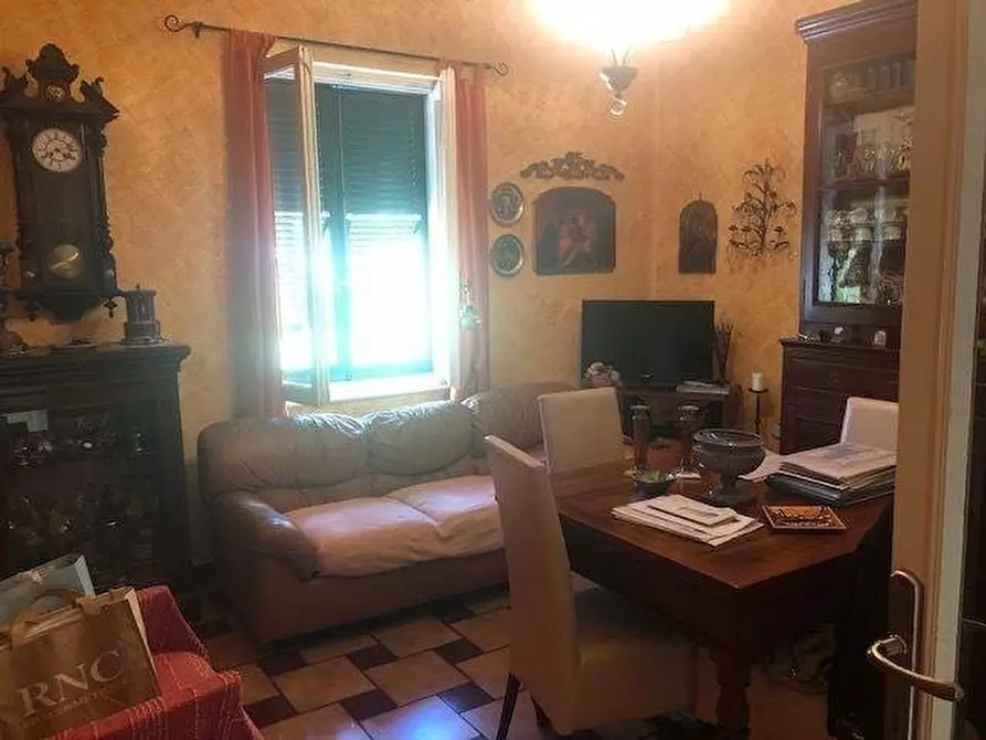 Immagine 12 di Villa in vendita  a Massa