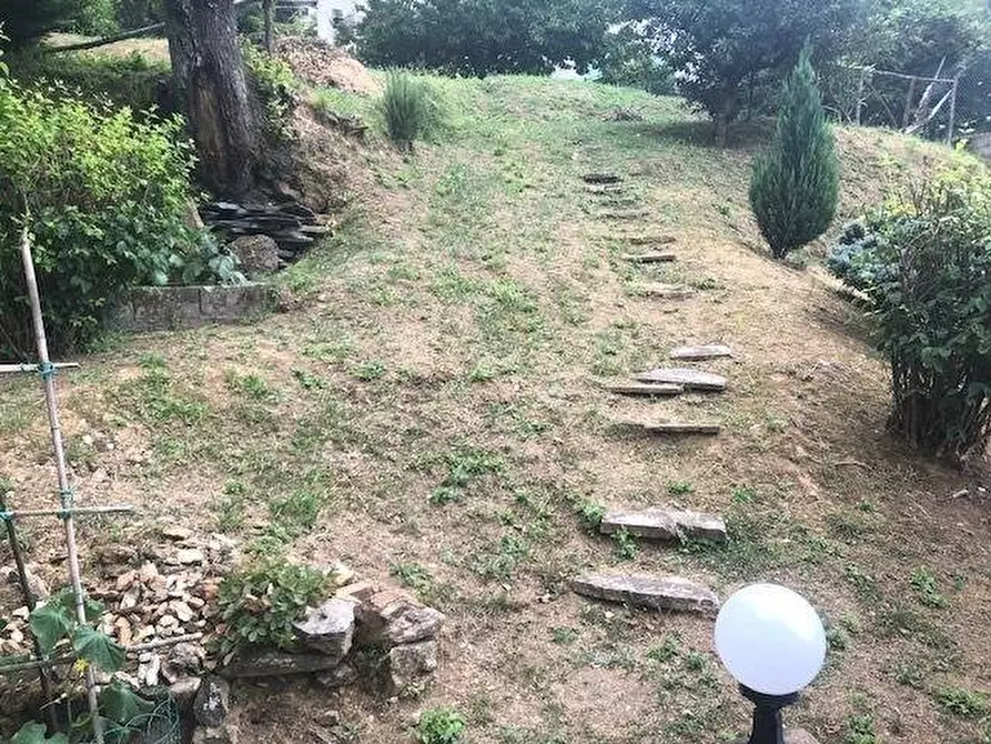 Immagine 9 di Villa in vendita  a Massa