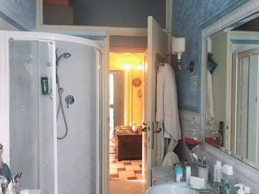 Immagine 19 di Villa in vendita  a Massa