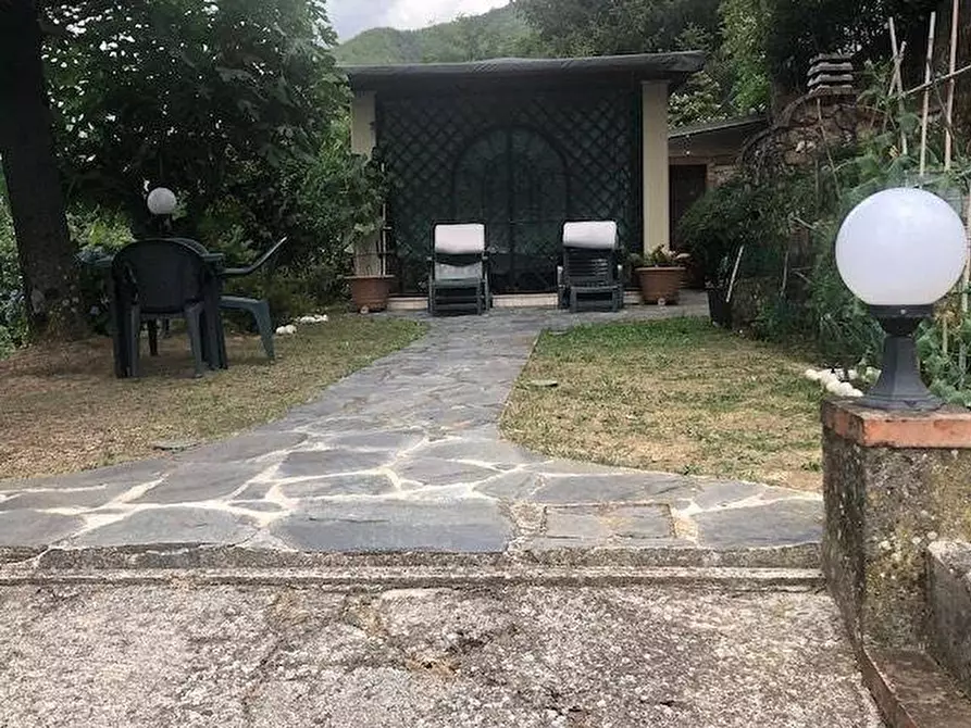 Immagine 5 di Villa in vendita  a Massa