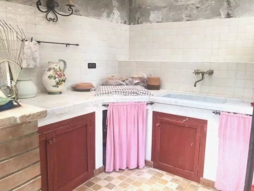 Immagine 7 di Villa in vendita  a Massa