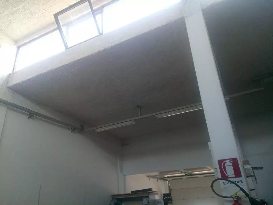Immagine 7 di Capannone industriale in vendita  a Massa