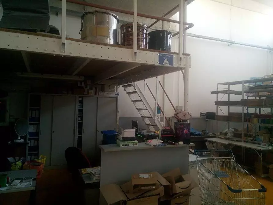 Immagine 4 di Capannone industriale in vendita  a Massa