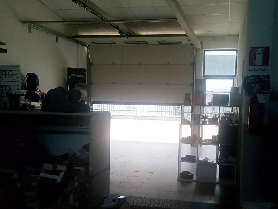 Immagine 9 di Capannone industriale in vendita  a Massa