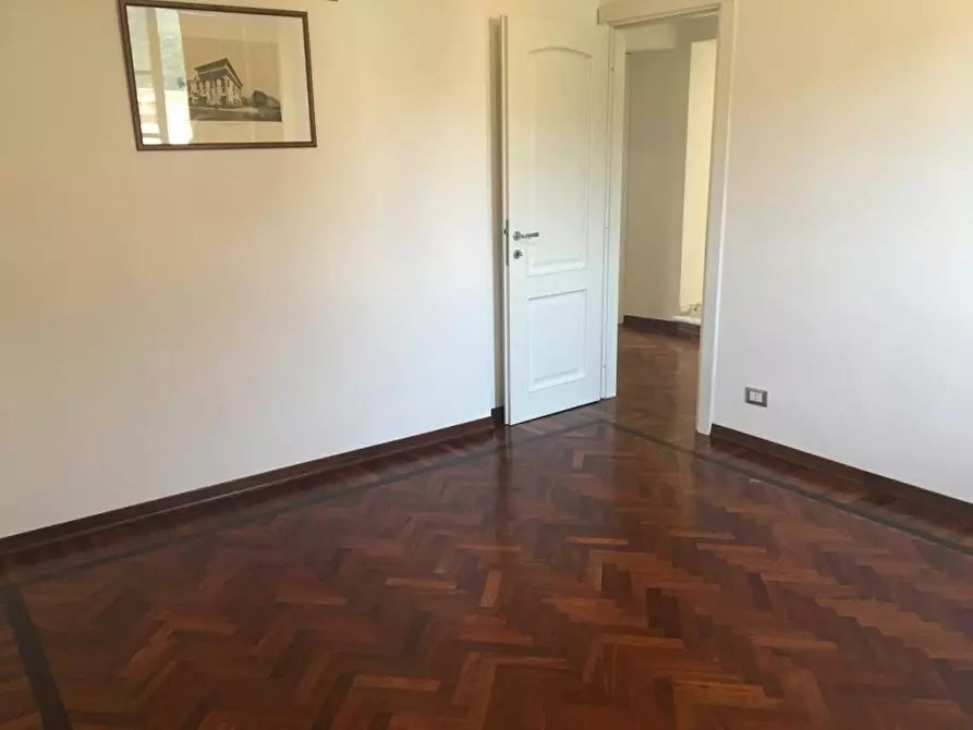 Immagine 8 di Appartamento in vendita  a Massa