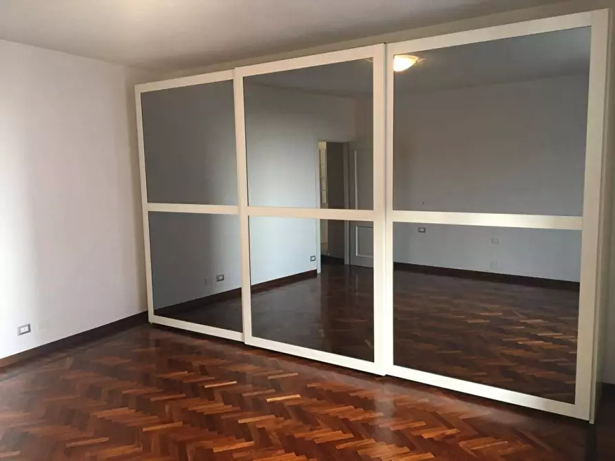 Immagine 6 di Appartamento in vendita  a Massa