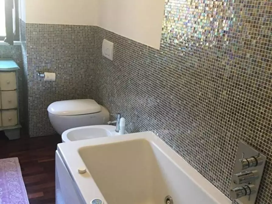 Immagine 11 di Appartamento in vendita  a Massa