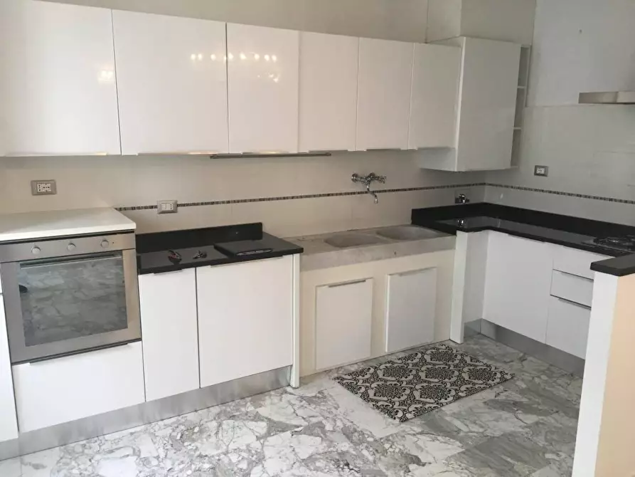 Immagine 3 di Appartamento in vendita  a Massa