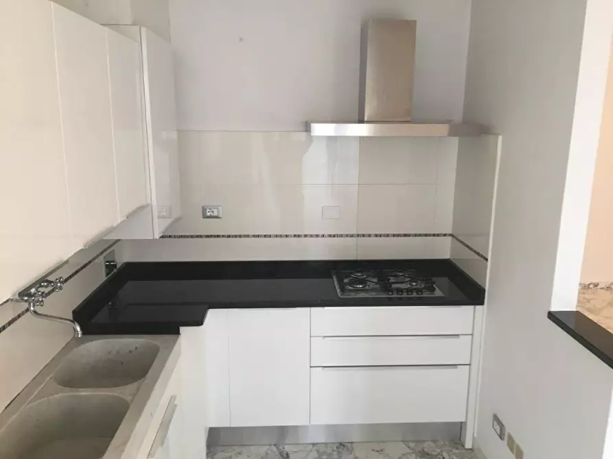 Immagine 4 di Appartamento in vendita  a Massa