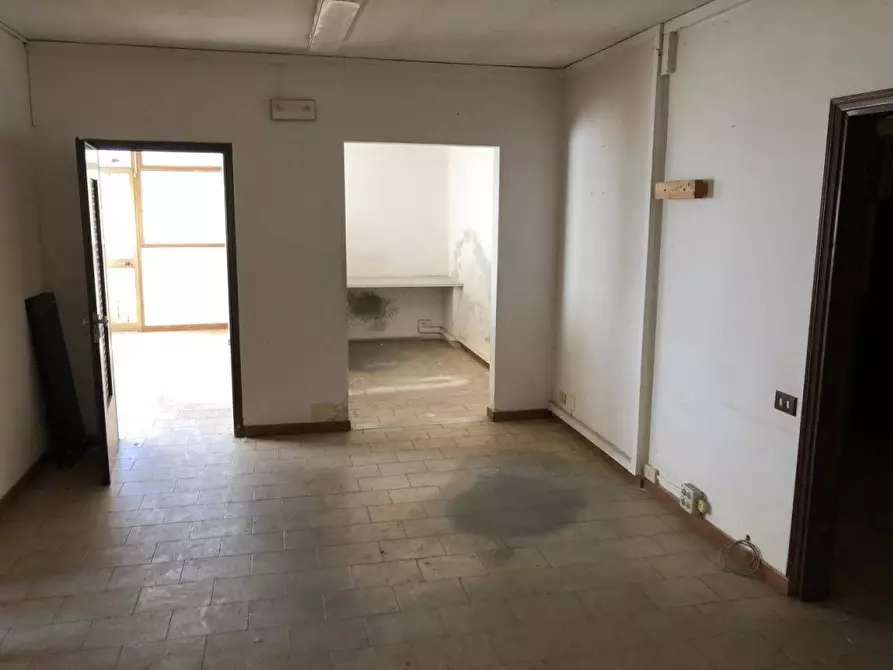 Immagine 8 di Capannone industriale in vendita  a Massa