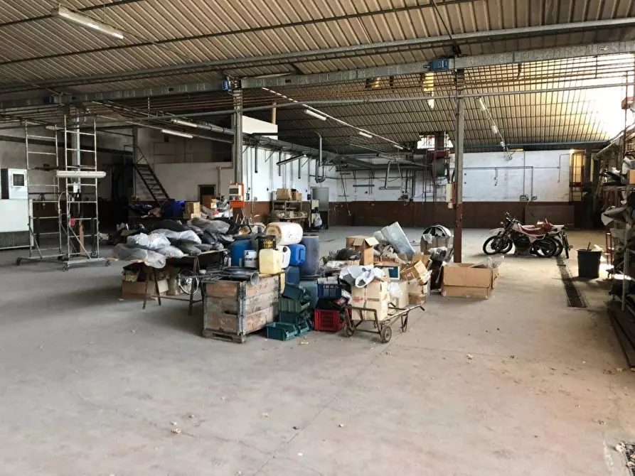 Immagine 3 di Capannone industriale in vendita  a Massa