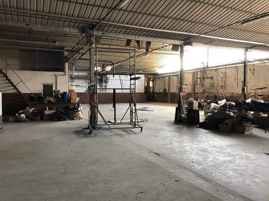 Immagine 4 di Capannone industriale in vendita  a Massa
