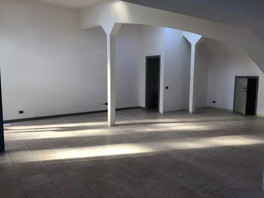 Immagine 3 di Ufficio in vendita  a Massa