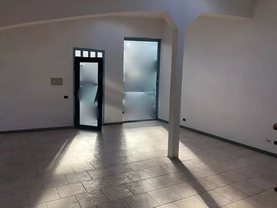 Immagine 2 di Ufficio in vendita  a Massa