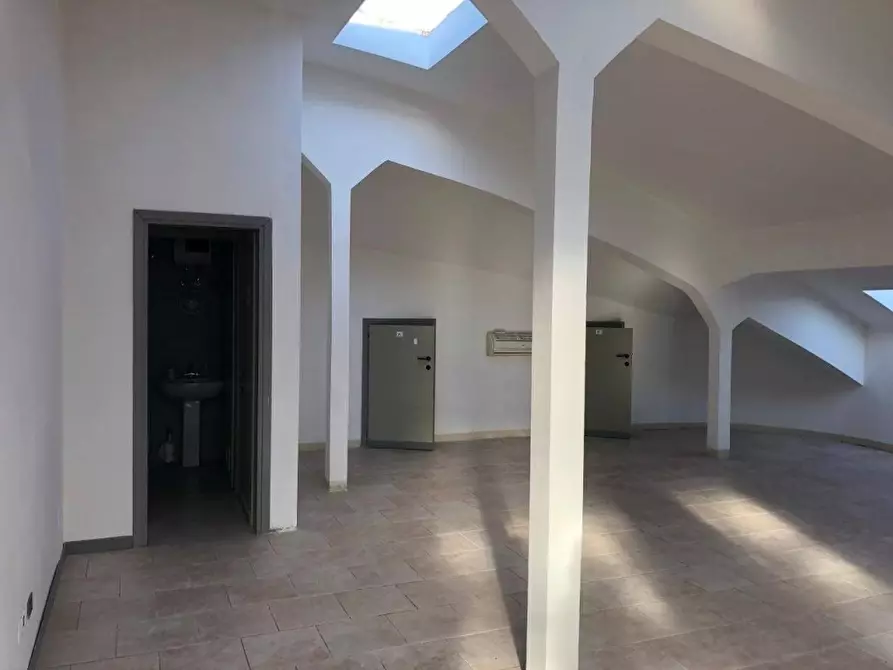 Immagine 4 di Ufficio in vendita  a Massa