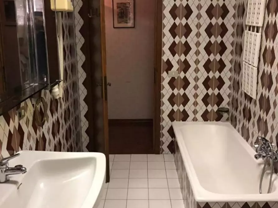 Immagine 10 di Appartamento in vendita  a Massa