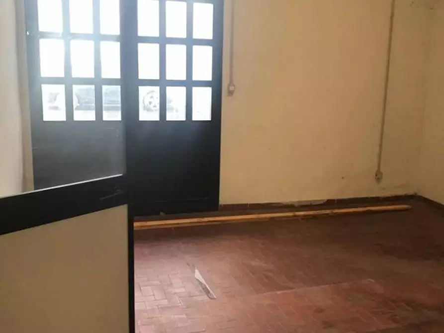 Immagine 14 di Capannone industriale in affitto  a Massa