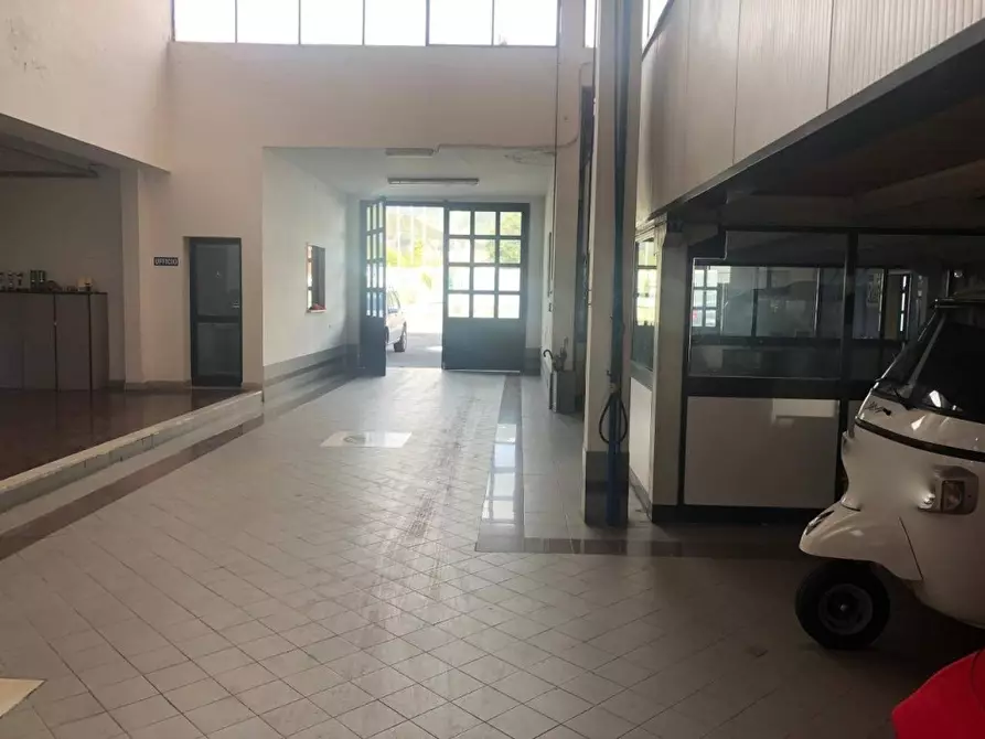 Immagine 4 di Capannone industriale in affitto  a Massa