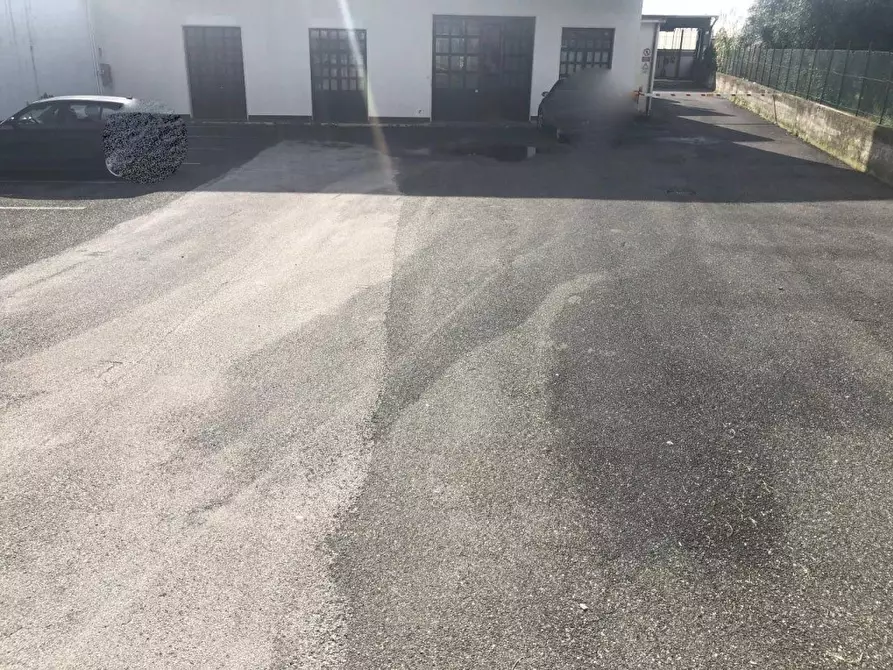 Immagine 8 di Capannone industriale in affitto  a Massa