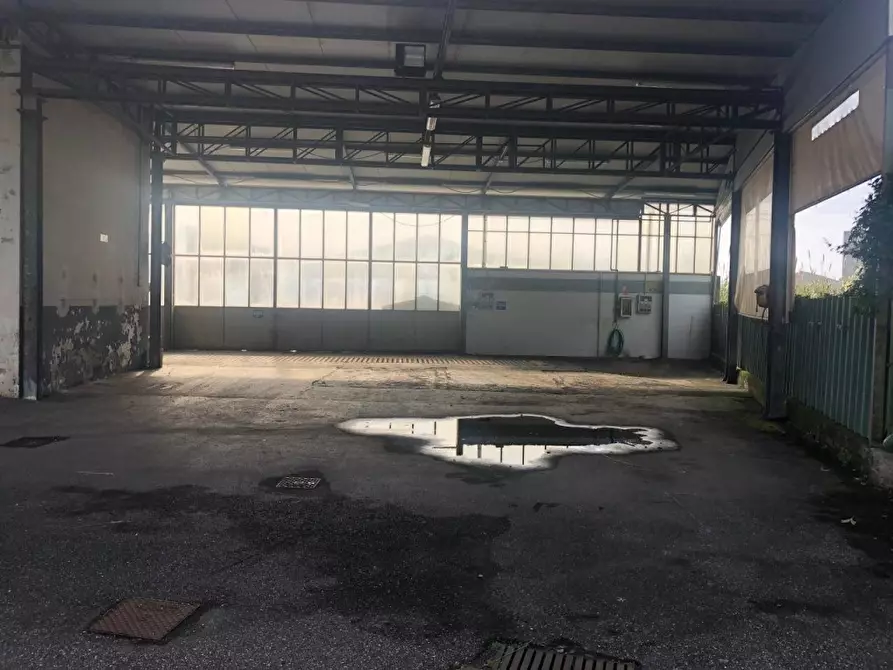 Immagine 7 di Capannone industriale in affitto  a Massa