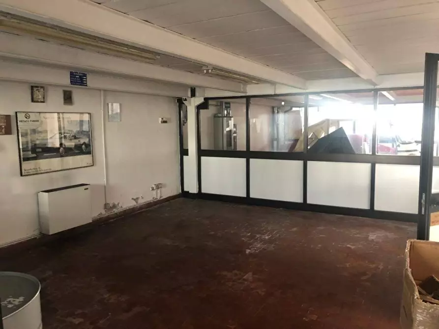 Immagine 16 di Capannone industriale in affitto  a Massa