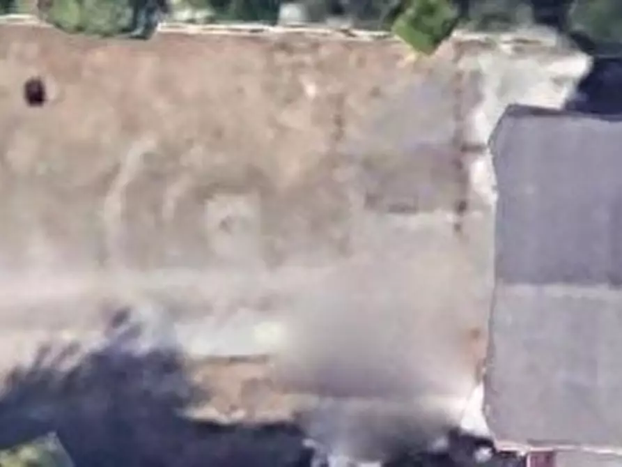 Immagine 2 di Negozio in vendita  a Massa