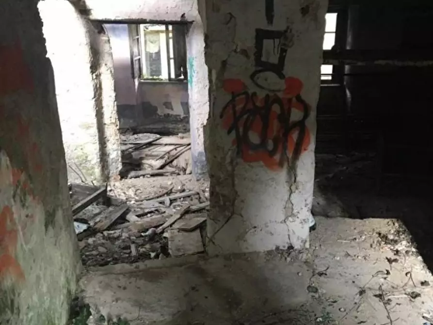 Immagine 10 di Casa indipendente in vendita  a Massa