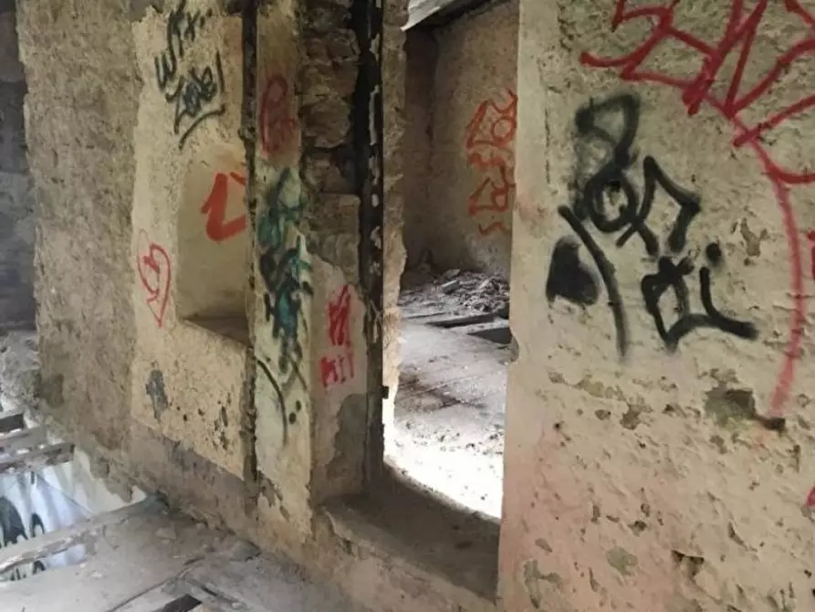 Immagine 9 di Casa indipendente in vendita  a Massa