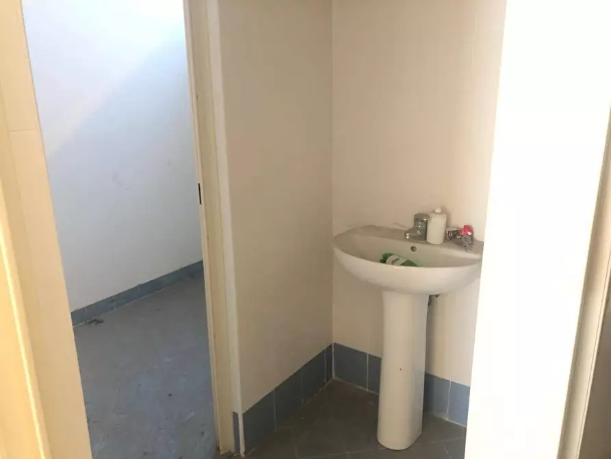 Immagine 6 di Capannone industriale in affitto  a Massa