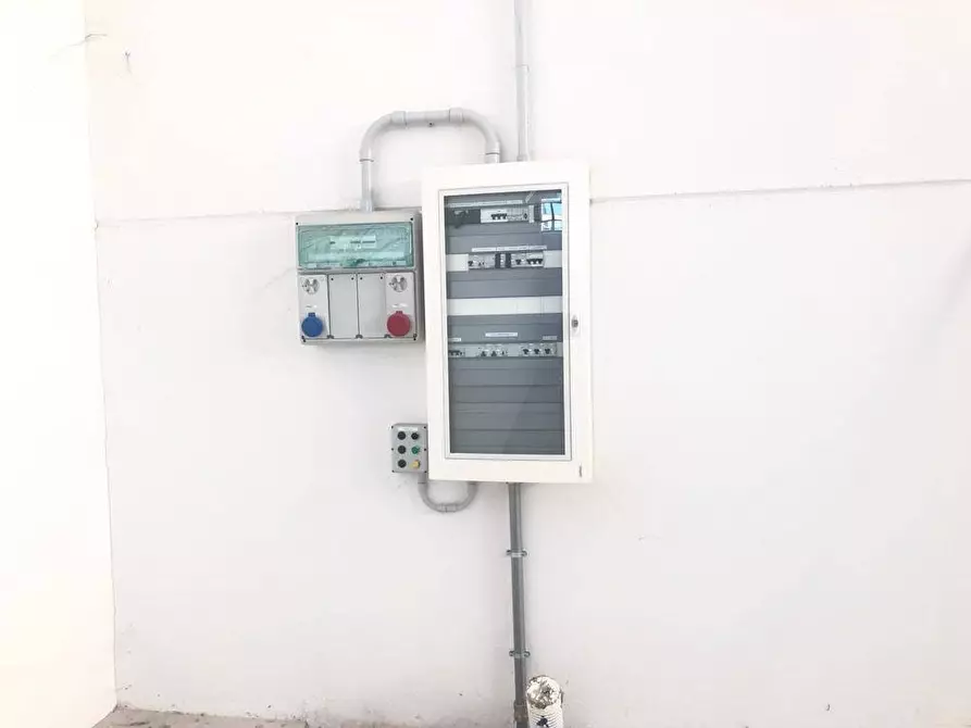 Immagine 4 di Capannone industriale in affitto  a Massa