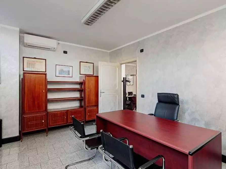 Immagine 3 di Ufficio in vendita  a Massa