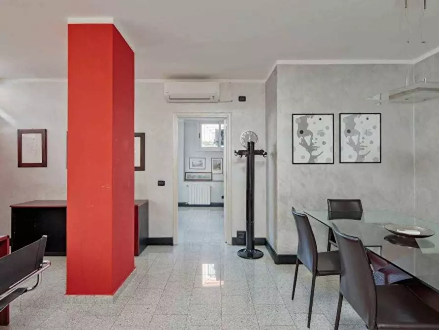 Immagine 2 di Ufficio in vendita  a Massa