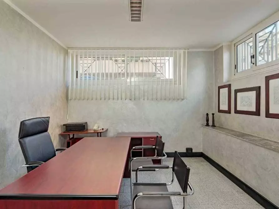 Immagine 4 di Ufficio in vendita  a Massa