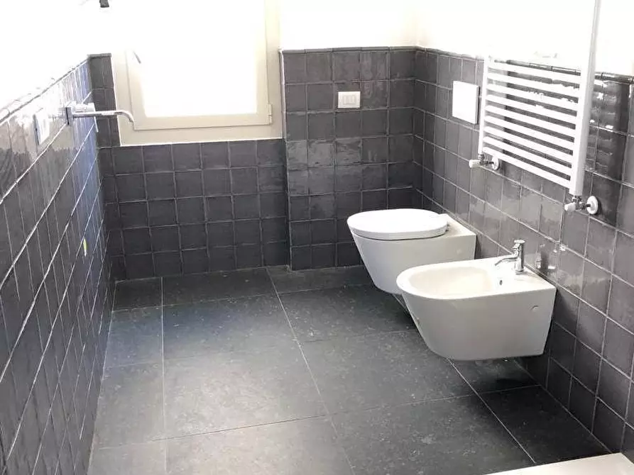 Immagine 12 di Appartamento in vendita  a Viareggio