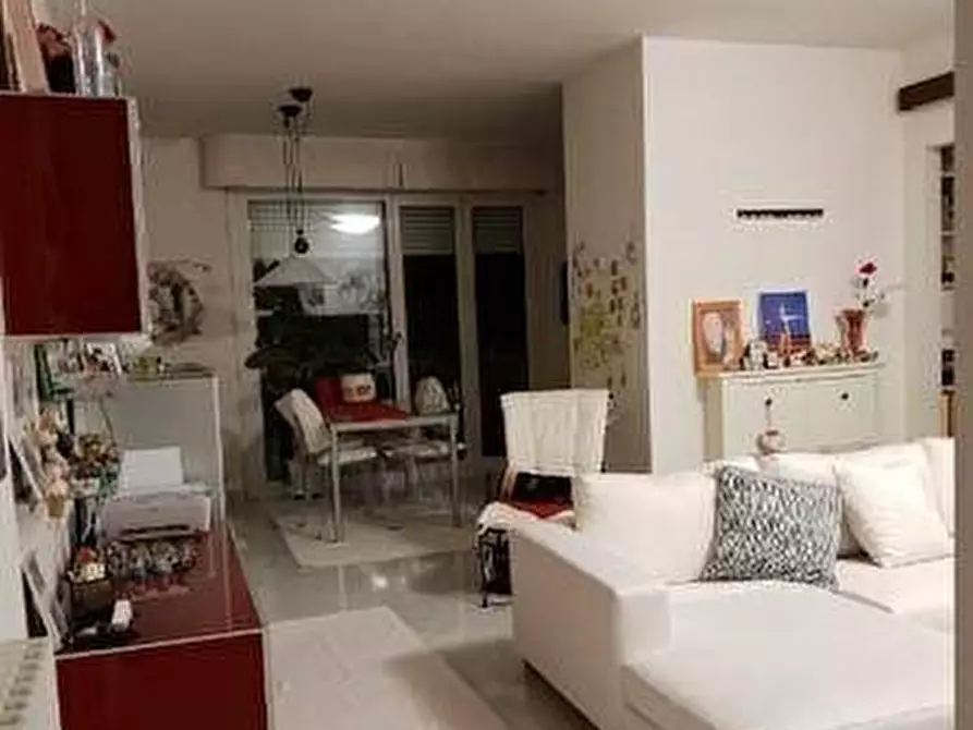 Immagine 2 di Appartamento in vendita  a Carrara