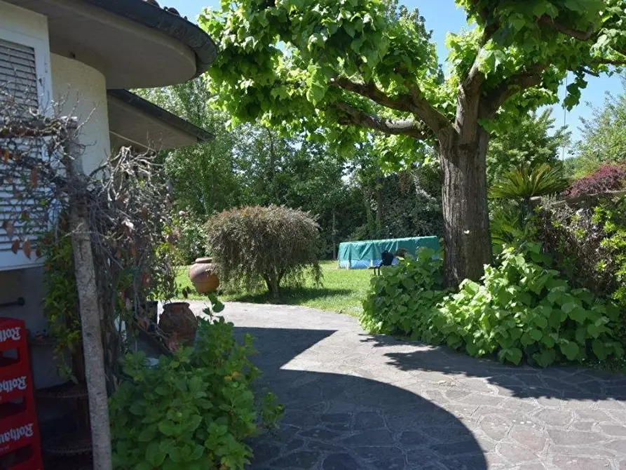 Immagine 20 di Villetta a schiera in vendita  a Montignoso