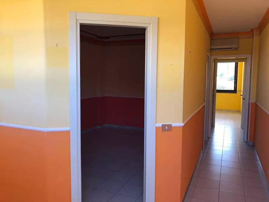 Immagine 4 di Ufficio in vendita  a Massa