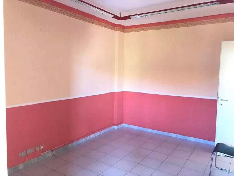 Immagine 3 di Ufficio in vendita  a Massa
