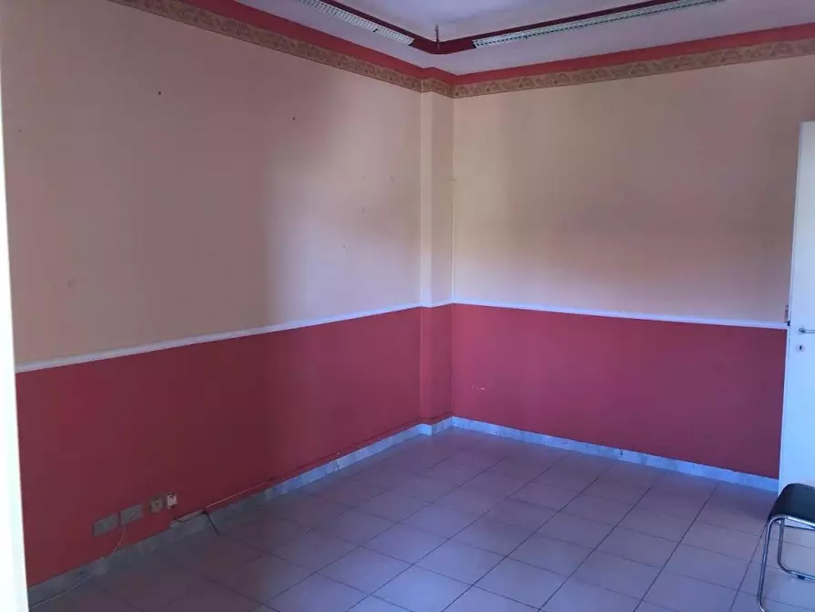 Immagine 7 di Ufficio in vendita  a Massa