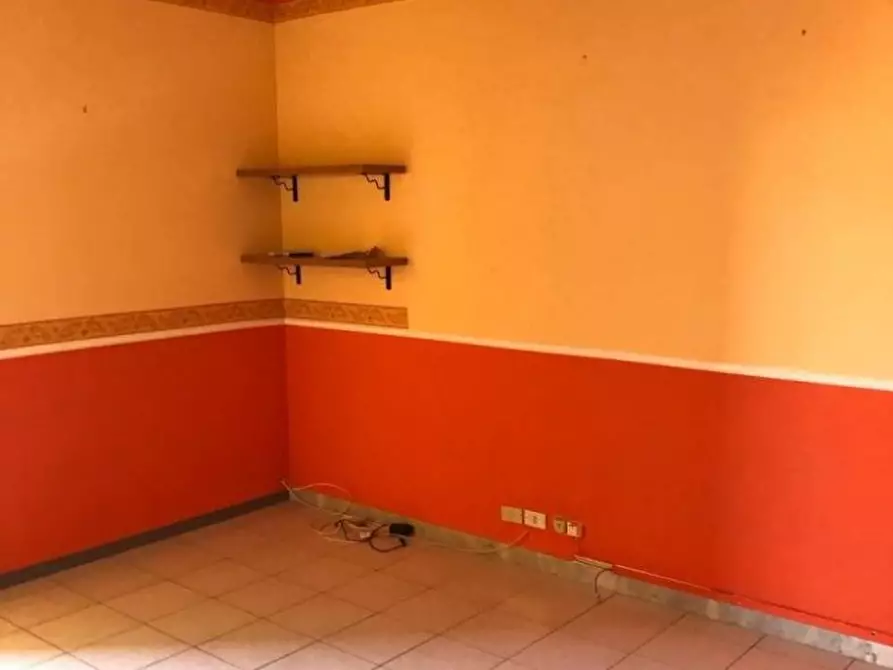 Immagine 5 di Ufficio in vendita  a Massa