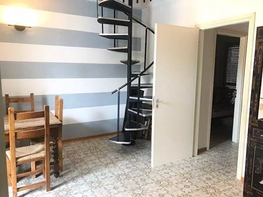 Immagine 2 di Appartamento in vendita  a Massa